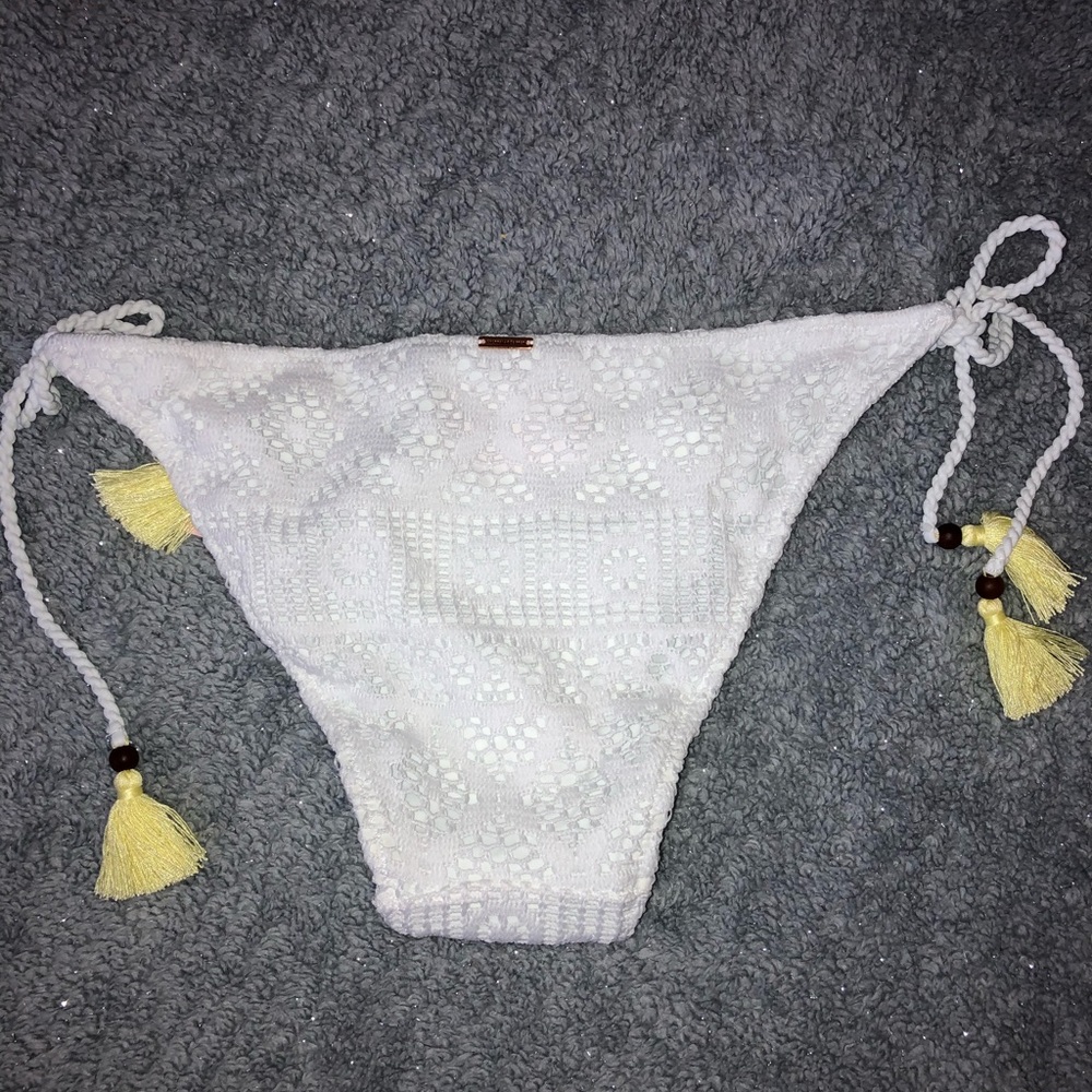 NWT (M) Victoria’s Secret Brazilian string bikini